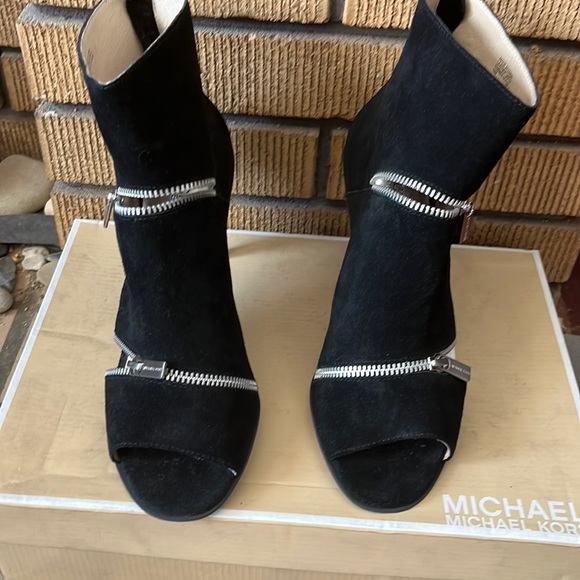 MK black heels size 10 - Picture 1 of 3